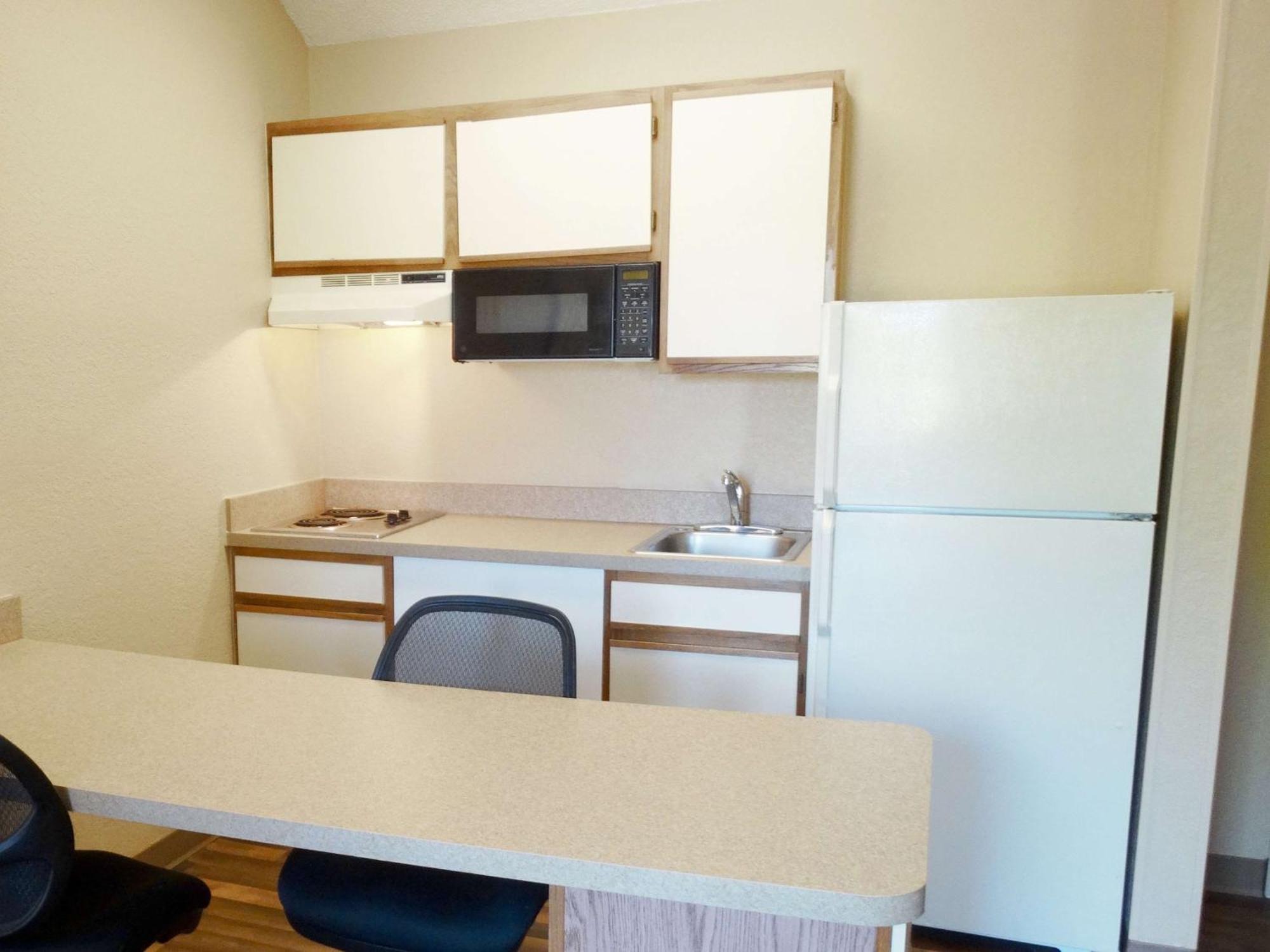 Extended Stay America Select Suites - Providence - Airport Warwick Exterior photo