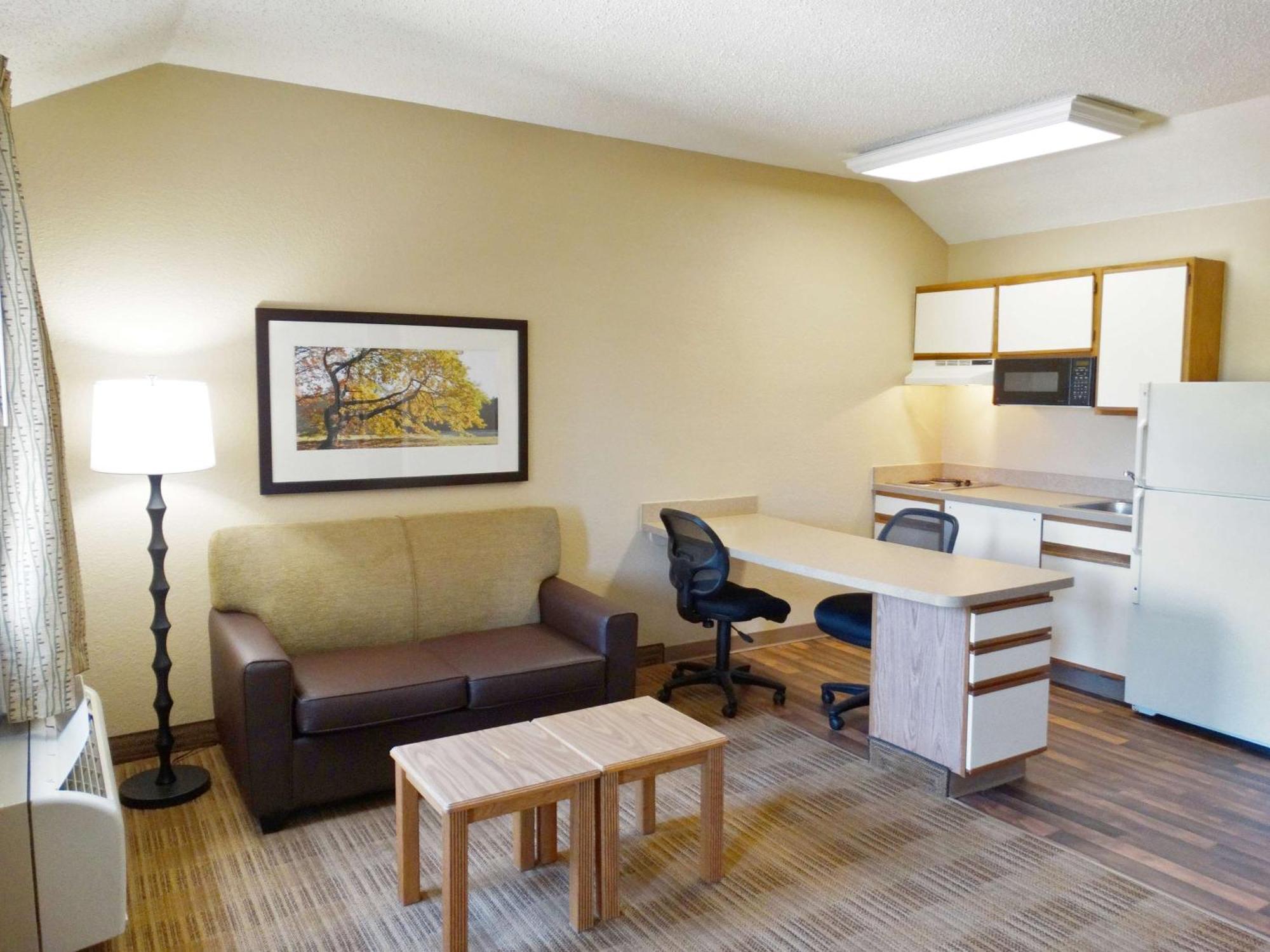 Extended Stay America Select Suites - Providence - Airport Warwick Exterior photo