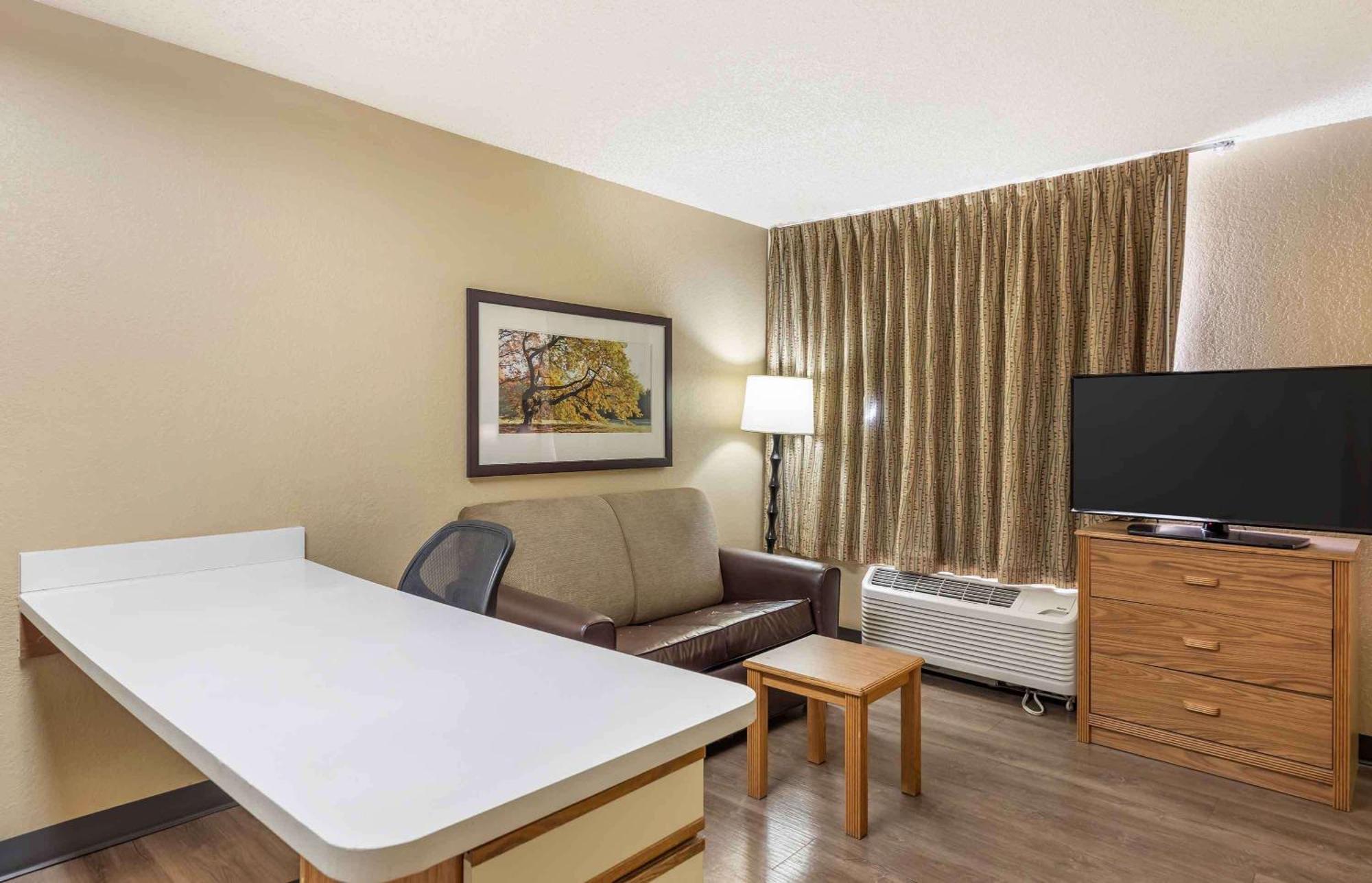 Extended Stay America Select Suites - Providence - Airport Warwick Exterior photo