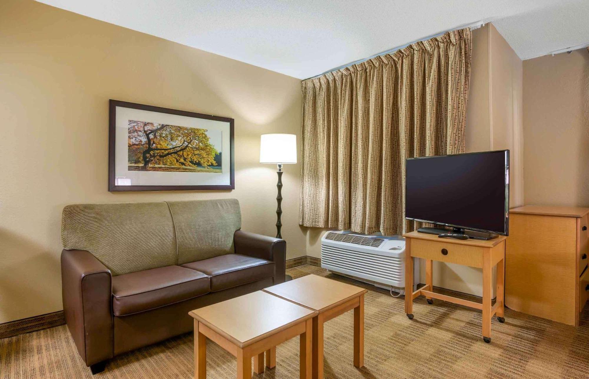 Extended Stay America Select Suites - Providence - Airport Warwick Exterior photo