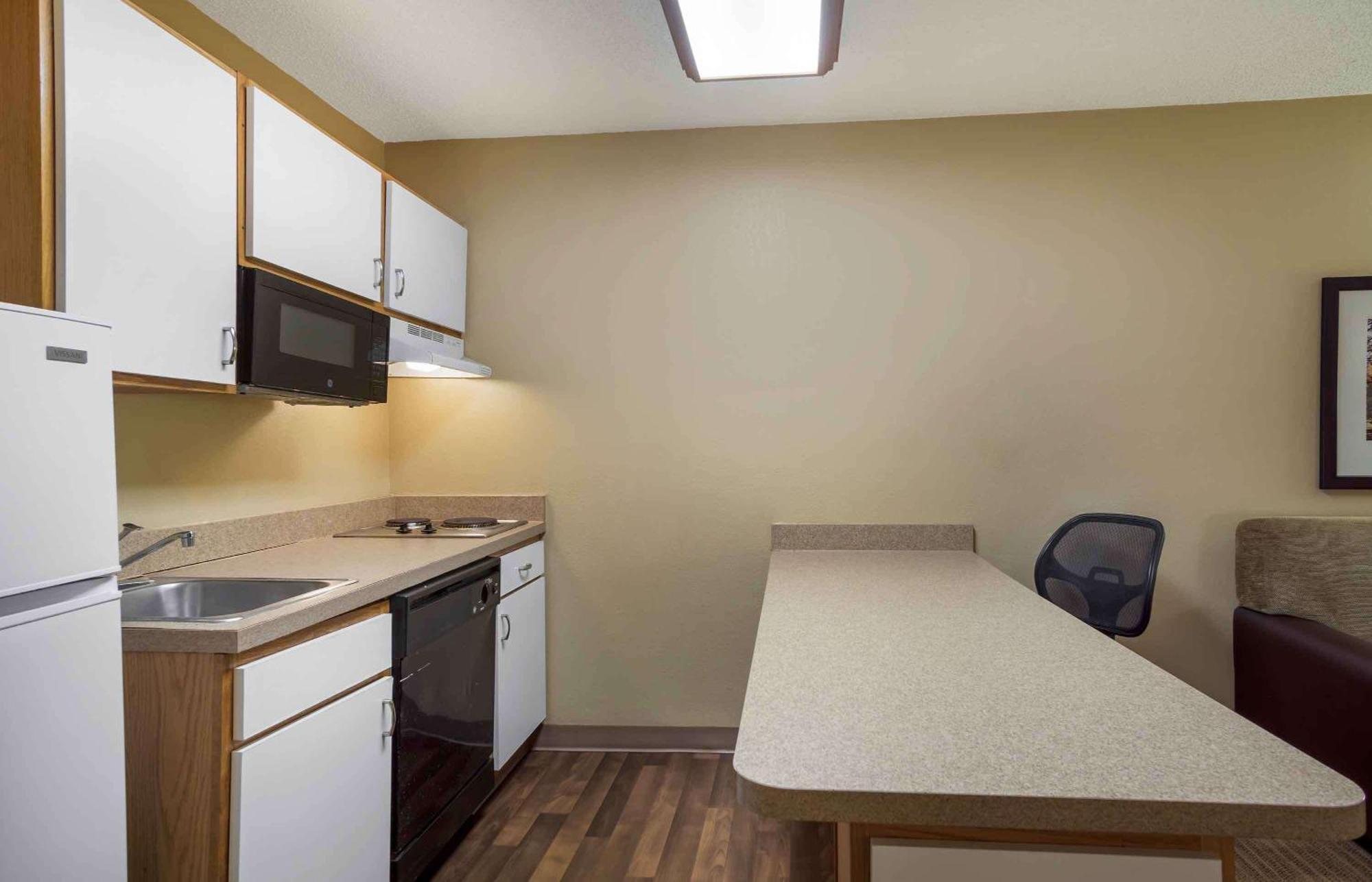 Extended Stay America Select Suites - Providence - Airport Warwick Exterior photo