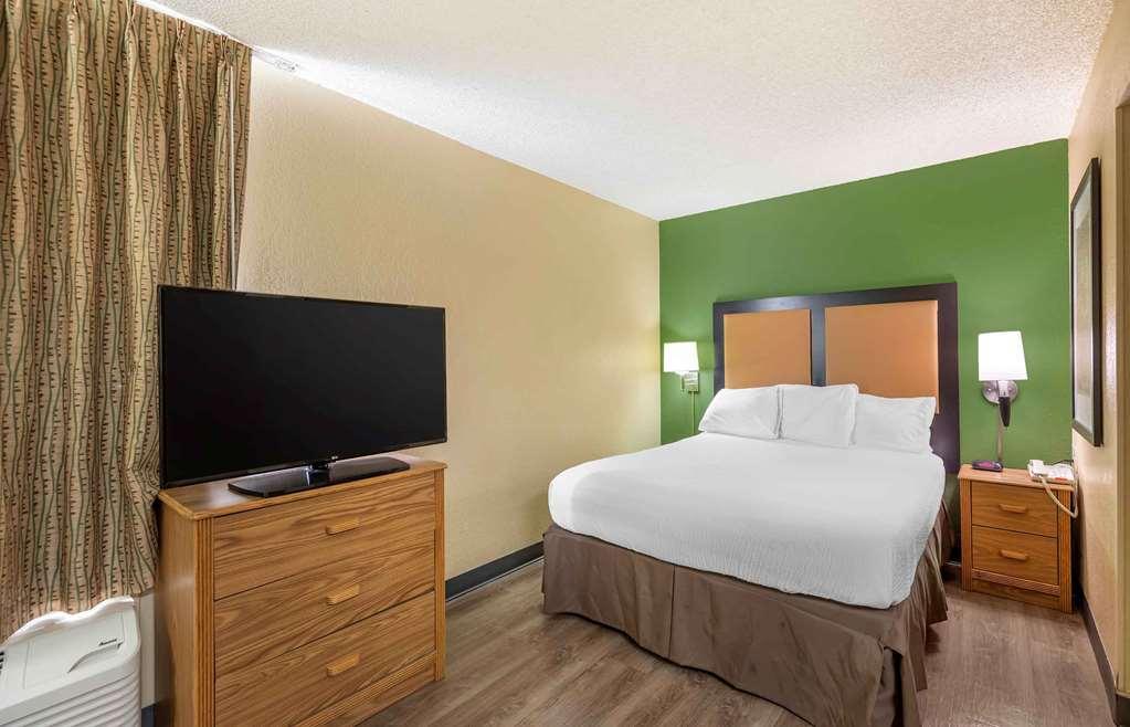 Extended Stay America Select Suites - Providence - Airport Warwick Room photo