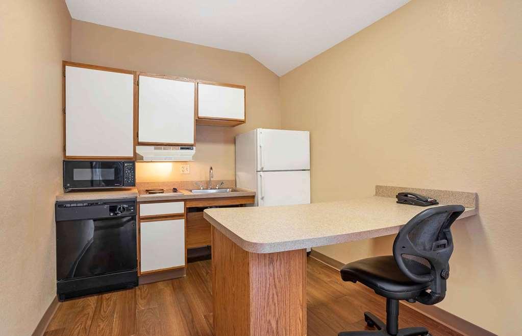 Extended Stay America Select Suites - Providence - Airport Warwick Room photo